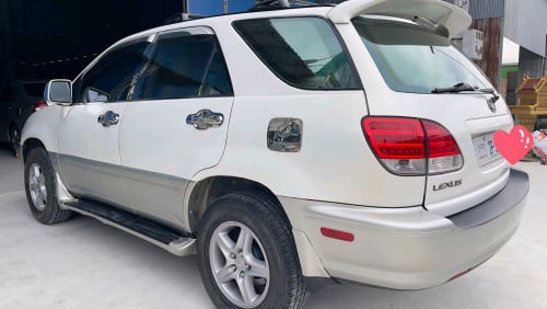 តម្លៃ 8500$ ដាច់ អត់ចុះទេ Lexus.RX300.ឆ្នាំ2000.ប៉ុង2.ពណ៌ស.អត់ដែលប្រើហ្គាសទេ.ស្រួលជិះណាស់លេងហើយស្អាត