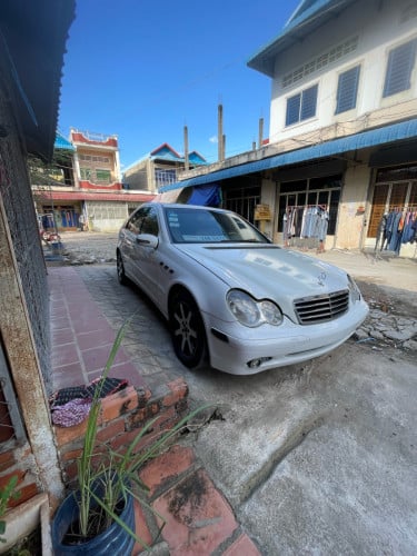 ត្រូវការលក់ឡានជិះផ្ទាល់ខ្លួនMercedes C240 ឆ្នាំ2007 នៅសុំណុំស្អាត