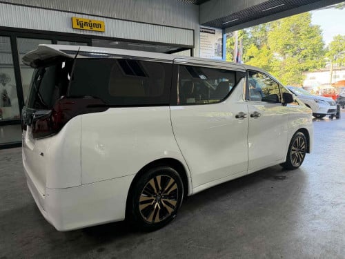 Alphard 018 full VIP ឆ្វេងសុីន ក្នុងលឿង