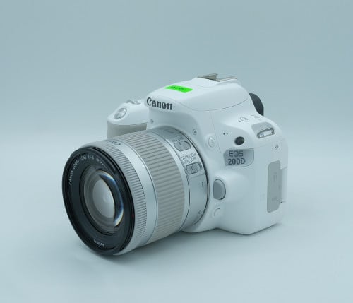 CANON EOS 200D KIT 18-55mm F/3.5-5.6 IS STM