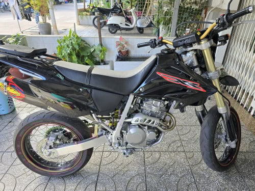 Honda XR 2004 black good condition ready to ride