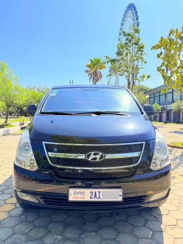Hyundai Starex ឆ្នាំ2013 CVX full option