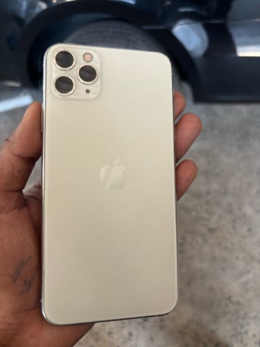 iPhone 11 Pro Max ចរចាបានតិចតួច