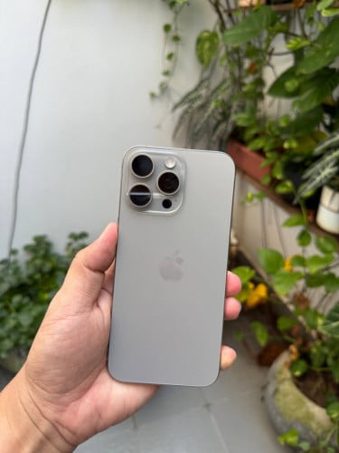 Iphone 15 pro max - $ 730