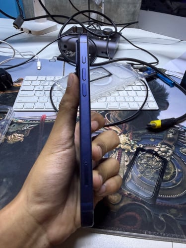 iPhone 17 pro max 1Tb X/A សាក 61ដង មានប្រអប់ មាន ខ្សែរ នឹង មាន ធានា Falcon 2ឆ្នាំ ស្ទើរ តួរ ខាងលើ