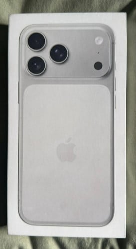 iPhone 17 ProMax ZA 2T not activated ពណ៌ស  ថ្មីទើបតែទិញបានពីភ្ញៀវលក់តម្លៃពិសេស