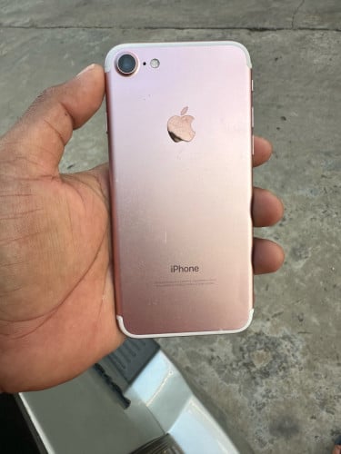 iPhone 7 32g សានុំសុីនលិតបាន នៅស្អាតណាស់ ការប្រើប្រាស់ស្រួលណាស់ថ្មនៅ70%