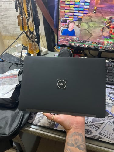 Lebtop Dell intel core i5 8h Gen / ram8g / 256g / 99.99% លក់តំលៃក្រោមទីផ្សារនៅកម្ពុជា 135$ ដាច់