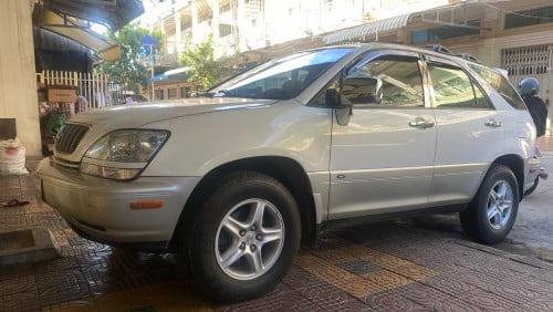Lexus Rx 300 ឆ្នាំ 2001 ប៉ុង២