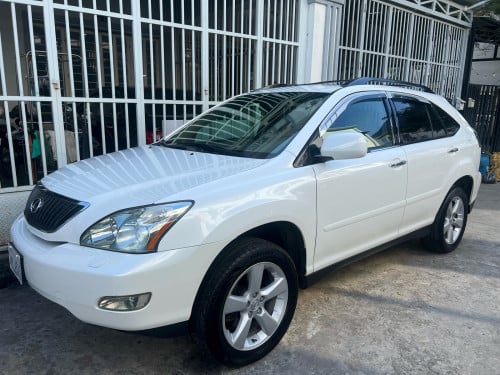 Lexus RX330 4WD 2004 half full
