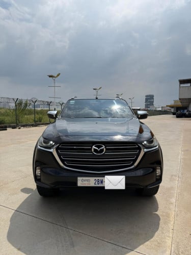 Mazda BT-50 3.0L Full option 2022ប្រេីបាន6មុឺនគីឡូ​  តំលៃចរាបានទៀត