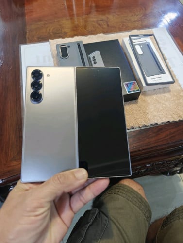 Samsung Galaxy Z Fold6 Ram 12G/512G ស៊ីម២ របស់ក្រុមហ៊ុននៅស្អាតដូចថ្មី