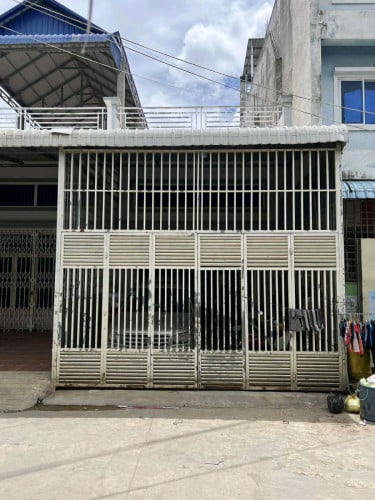 ផ្ទះជួល ជាប់រោងចក្រ ខែមបូ ហែនសាំ ៣, ផ្សារមនោរម្យ