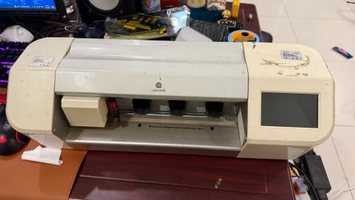 ម៉ាស៊ីនកាត់ស្គ្រីននៅស្អាតកាត់បានគ្រប់សេរី