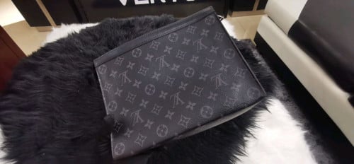 កាបូបដៃមនុស្សប្រុស