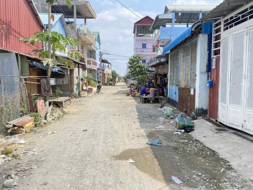 ដីនៅជិត ព្រលានពោធិ៍ចិនតុង ម្ចាស់ផ្ទាល់