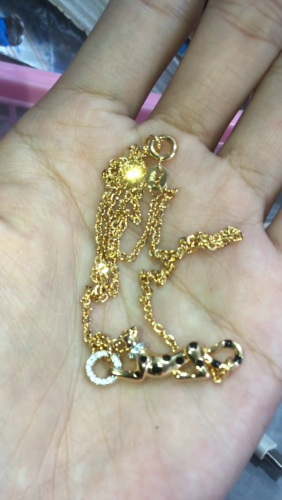 ខ្សែករបស់ប្រទេសក្រៅភ្លឺស្អាត