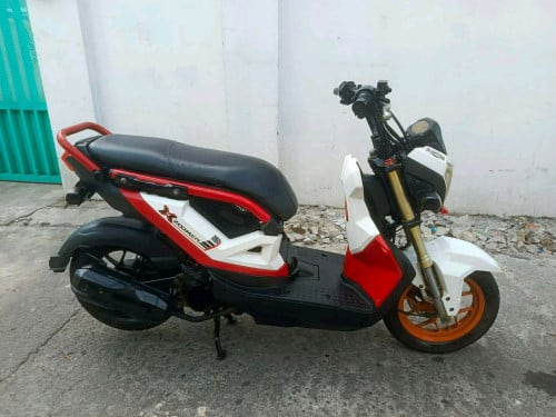 ម៉ូតូមានប្រពន្ធកាត់គ្រីត្រឹមត្រូវ