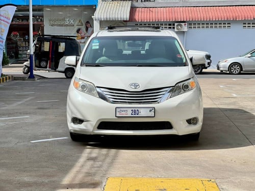 ឡានលក់ថ្មីណាស់​