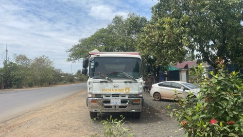 ឡាន​លក់​នៅ​ស្អាត​ណាស់​ នៅ​ទី​រួម​ខេត្ត​កំពង់​ឆ្នាំង​