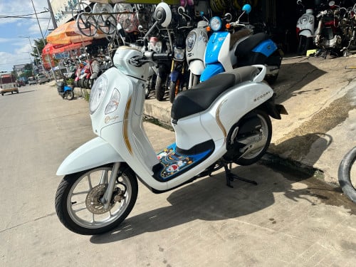 ម៉ូតូទំនើប021សោរ ស្អាតខ្លាំង កាតស៊ីន១០០%នៅពន្លឺសុវណ្ណ