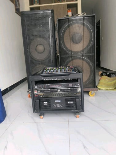 លក់1ឈុតថ្មីស្អាតសីនមិនដែលជួសជុល