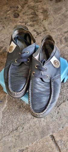 ស្បែកជើងមានពីរគោលក់តម្លៃ10$ទំហំជើង41