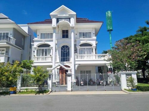 វីឡាទោលកែងសម្រាប់លក់ នៅបុរីភ្នំពេញថ្មីអេលីតផាក2