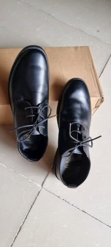 ស្បែកជើងប៊ូបុរសស្បែកគោប្រើបានមួយដងនៅស្អាត99%ទំហំ40