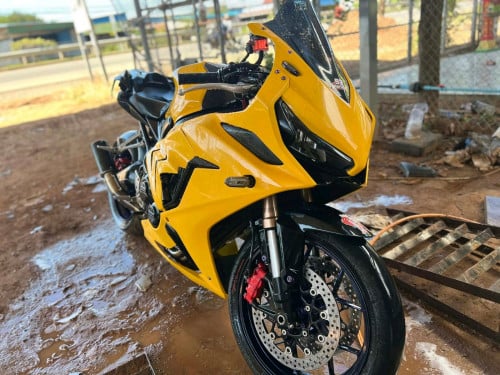 លក់ម៉ូតូមួយបងបងចង់បានទាក់ទងបានបាទCBR 650r 5000$ចរចារបាន