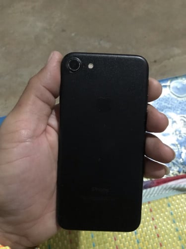 លក់ iphone 7តូច 128មានស្គេន 35$