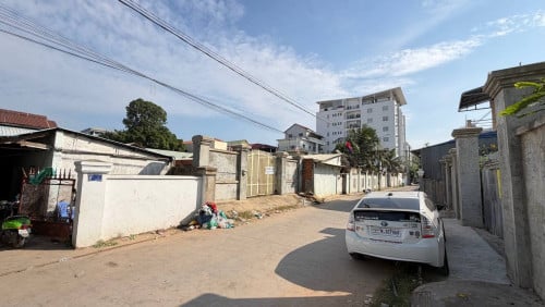 ដីសំរាប់លក់ប្លង់រឹង ជិតសាលា IU ភូមិ ភ្នំពេញថ្មី សង្កាត់ ភ្នំពេញថ្មី ខណ្ឌសែនសុខ 10*30