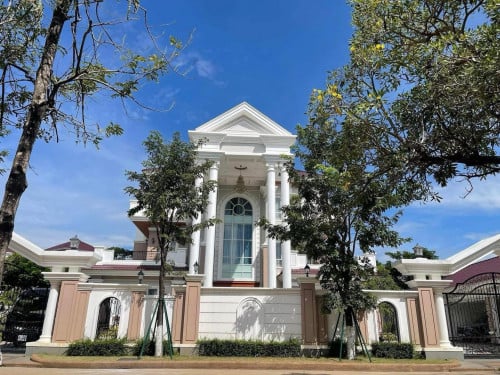 វីឡាឃីងប៉េង ហួតបឹងស្នោរលក់បន្ទាន់ / King villa for sale