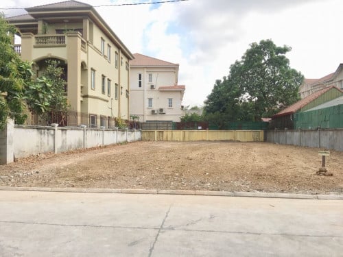 ដីសំរាប់លក់ ជិតផ្សារអ៊ីអន២  | Land for Sell Near Aeon2