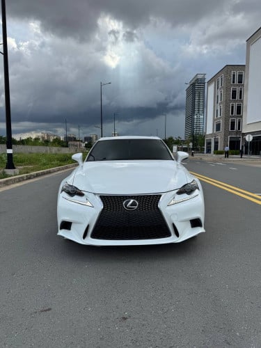 ឡានលក់បន្ទាន់ Lexus  IS200t year 2016 ឡានក្រដាសពន្ធ