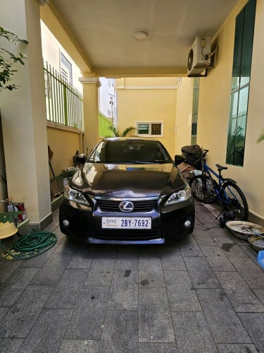 ឡានលក់ Prius option 3