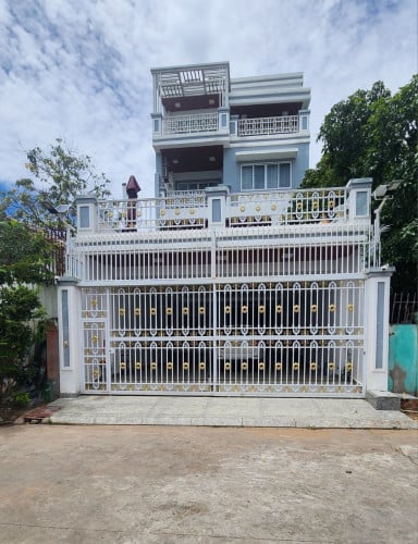 ហាងនិងផ្ទះ សំរាប់ជួលសែនសុខ  /  Shop & House for rent Sensok