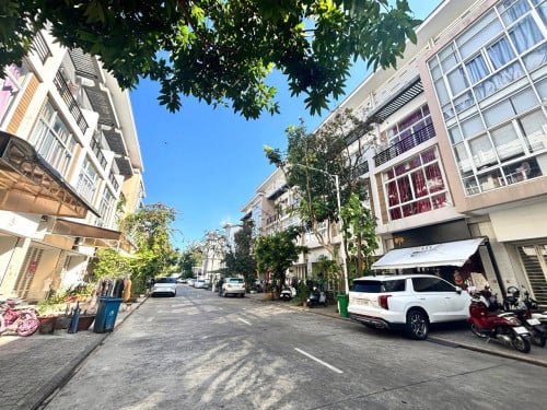 ផ្ទះអាជីវកម្មលក់បន្ទាន់ | Shophouse Sale urgent