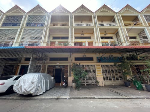 ផ្ទះ២ល្វែង លក់ នៅជិតផ្សារទំនើប TK Avenue