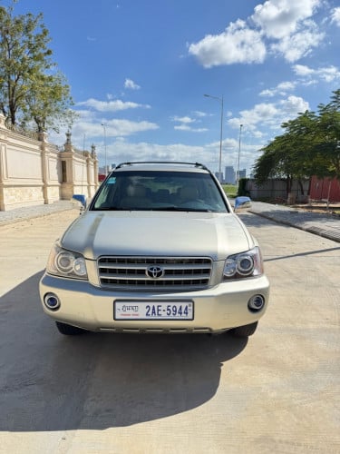 🏎️4ម៉ាសុីនប៉ុង1ឆ្នាំ2002ពណ៌ទឹកមាសប្រភេទឡានថ្មីលក់តម្លៃ14500$ចរចា