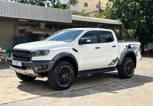 ថ្មីំញាក់សាច់😍