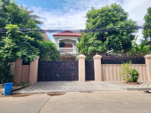 វីឡាសំរាប់ជួលទួលគោក  / Villa for rent Toul Kork