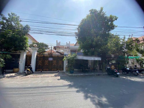 វីឡាសំរាប់លក់ ទីតាំងទួលគោក  / Villa for sell Toul Kork