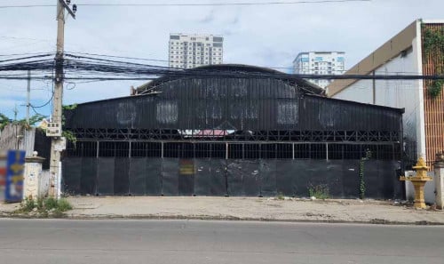 ឃ្លាំងសំរាប់ជួលសែនសុខ /  Ware-House for rent Sensok