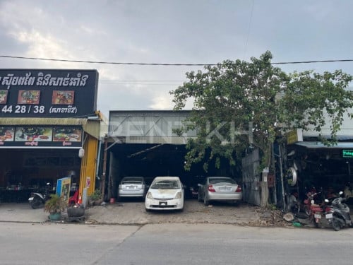 - ឃ្លាំងសម្រាប់ជួលនៅជិតផ្សារឈូកមាស / Warehouse for Rent near Chhuk Meas Market