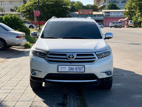 2011 ម៉ាសុីន​4​ ប៉ុង​1​ បេីក​ដំបូល​