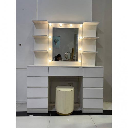 Cosmetic cabinet