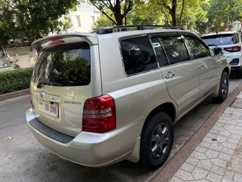 Highlander Limited 03 V6 ប៉ុង 1 ដំបូល បេីក