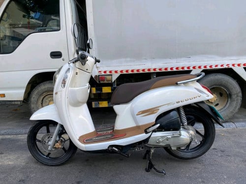 Honda scoopy