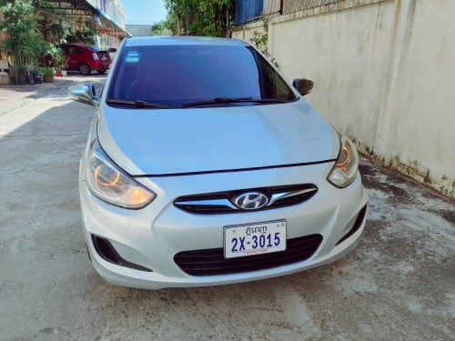 Hyundai accent 2013